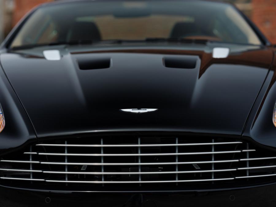 Детали экстерьера Aston Martin DBS 2012 года  (фото 11 из 53)
